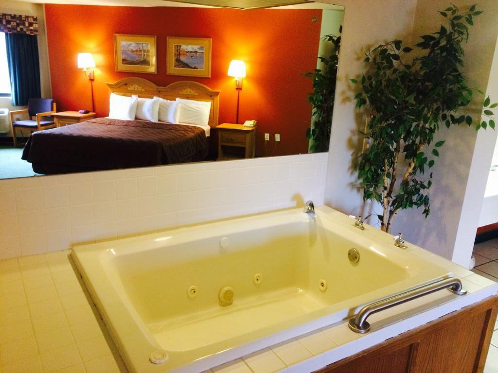 Regency Inn And Suites Stilwell Quarto foto